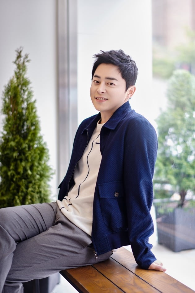 tvN 드라마 '슬기로운 의사생활'에서 율제병원의 간담췌외과 교수 이익준 역으로 열연한 배우 조정석. /사진제공=잼엔터테인먼트