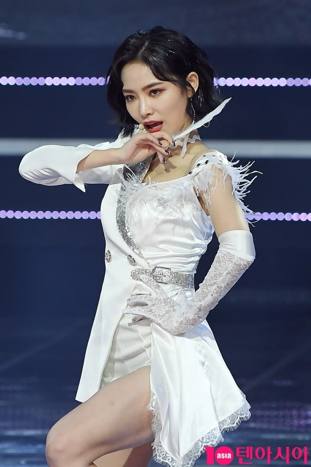 더나인 쉬쟈치 '너에게 홀릭'
