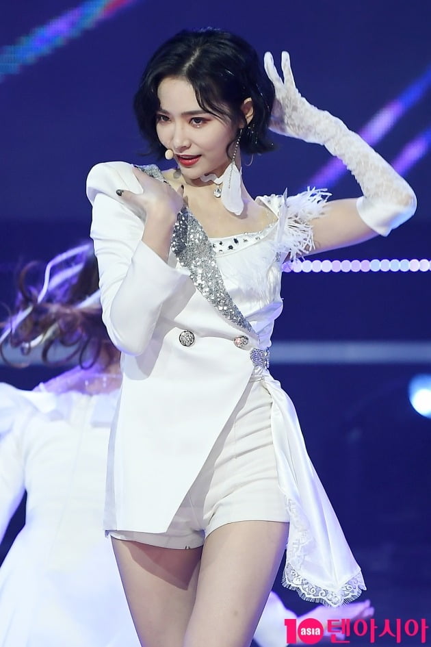 더나인 쉬쟈치 '남심 사로잡기 충분'