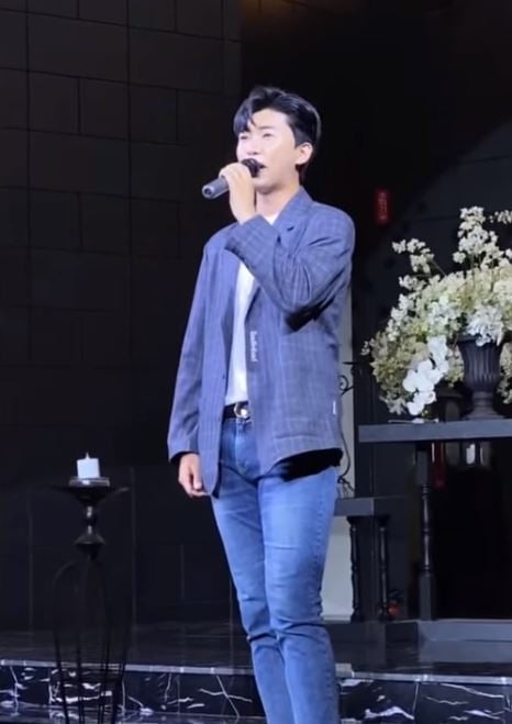 임영웅의 축가 영상. /사진=임영웅 인스타그램 팬 페이지