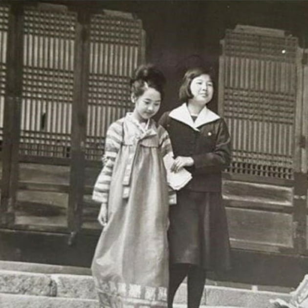 서정희, 50년 전 사진 공개…미모 남달랐네