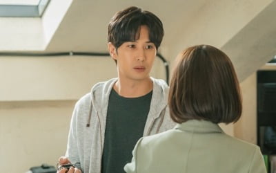 '가족입니다' 한예리X김지석, 4년 만의 재회→미묘한 기류
