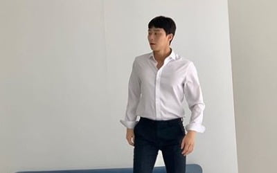 박서준, 깔끔한 수트 패션…박새로이 '밤톨머리'서 변신