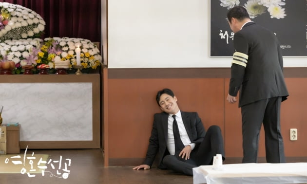 '영혼수선공' 신하균 스틸/ 사진=몬스터유니온 제공