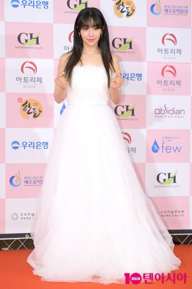 [TEN 포토] '대종상 영화제' 이유리, '드레스 잘 어울리나요?'