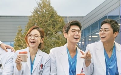 '슬기로운 의사생활' OST 음반 발매…조정석·전미도 등 명곡 집합