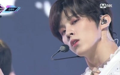 '엠카' 김우석, 치명적 섹시미…'적월' 완벽 퍼포먼스