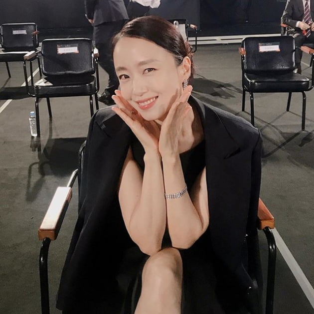 숲엔터테인먼트 전도연·공효진·정유미·수지 가족 사진 "이번 생은 성공했다"