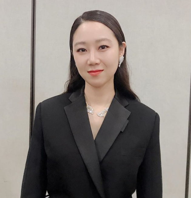숲엔터테인먼트 전도연·공효진·정유미·수지 가족 사진 "이번 생은 성공했다"