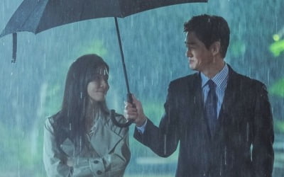 '화양연화' 유지태♥이보영, 설렘 가득한 빗속 투샷 포착