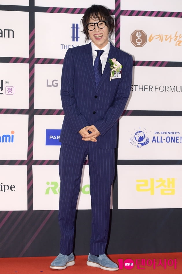 [TEN 포토] 양준일 '자꾸 웃음이 나와요'