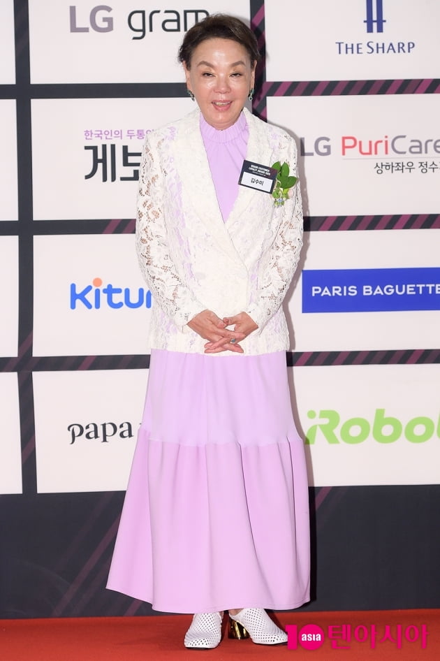 [TEN 포토] 김수미 '품격 있는 인사'