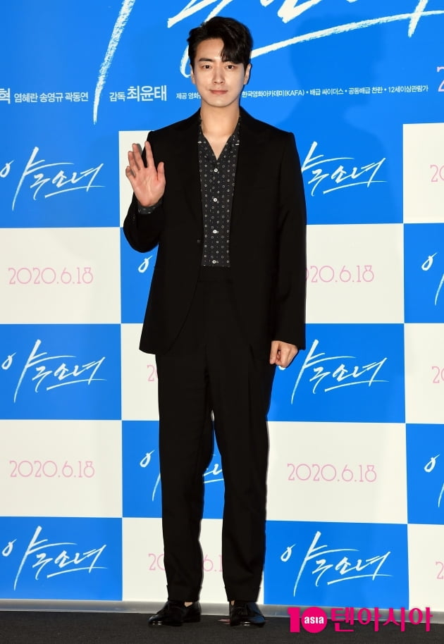 [TEN 포토] '야구소녀' 이준혁 '훈훈한 비주얼'