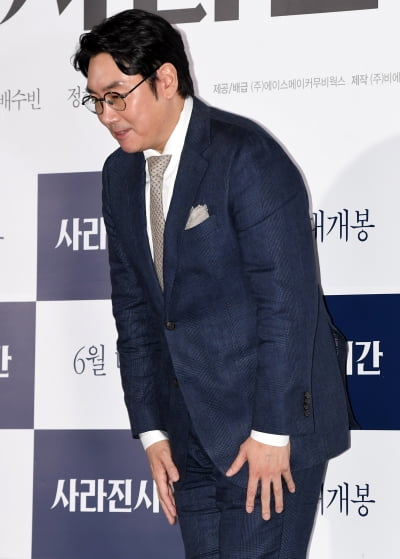 [TEN 포토] '사라진 시간' 조진웅 '젠틀한 마무리'