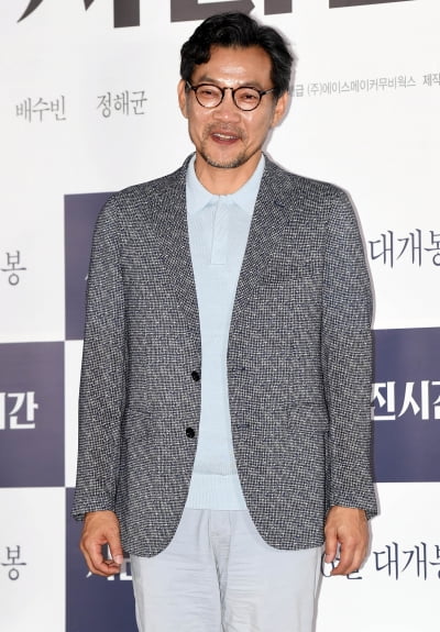 [TEN 포토] '사라진 시간' 정진영 '어릴적 꿈 감독 데뷔 행복해'