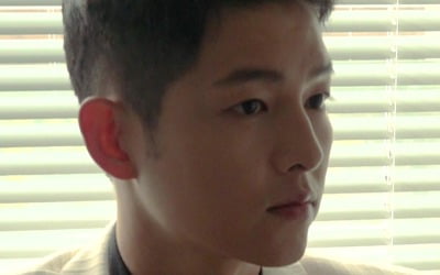 송중기, 근황 깜짝 공개…여전한 잘생김에 짙어진 분위기