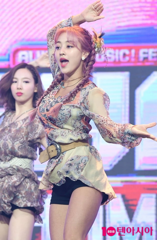 [TEN 포토] 트와이스 지효 '점점 빠져드는 눈망울'