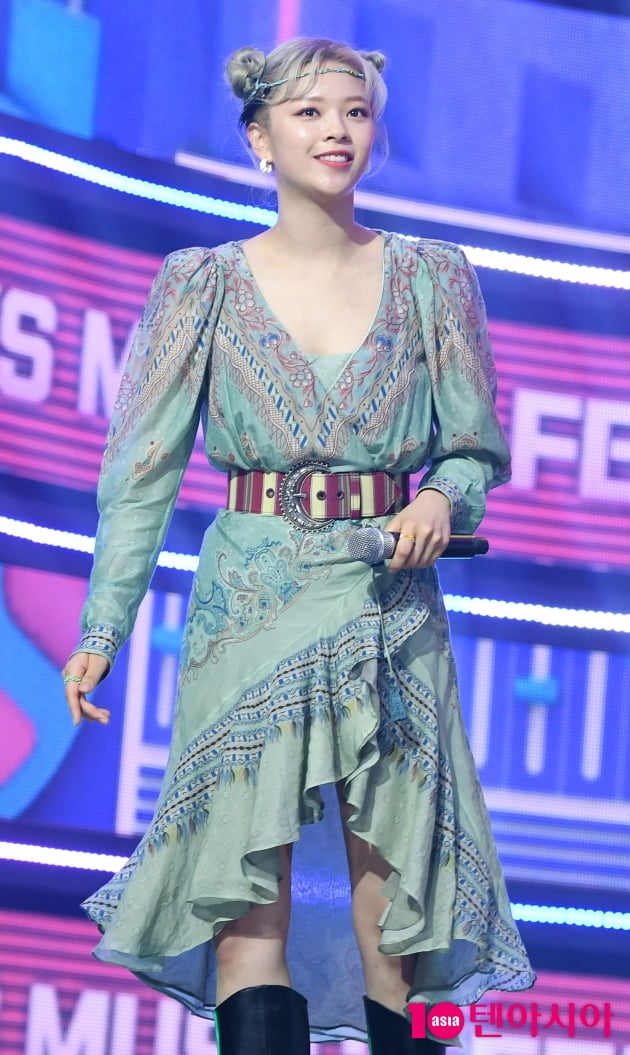 [TEN 포토] 트와이스 정연 '뿌까머리 이쁘죠~'
