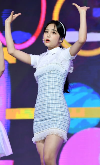 [TEN 포토] 버스터즈 지수 '청순미 풀풀'