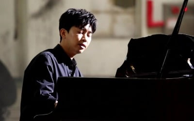 '전참시' 임영웅 등장, 피아노 치는 '섹시甲' 비주얼…이찬원X장민호 '활짝'