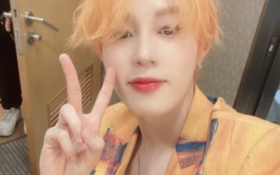 하성운, 머리+의상 모두 오렌지로 깔맞춤…“하늘과 함께였다면”