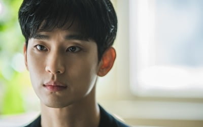 '사이코지만 괜찮아' 김수현, 눈빛부터 다르다