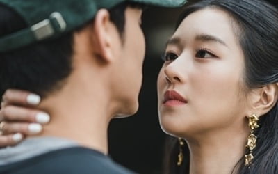 '사이코지만 괜찮아' 김수현X서예지, 초밀착 스킨십…나비포옹 의미는?