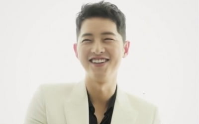 송중기, "나 늙었나보다" 귀여운 푸념…눈웃음에 '여심 무장해제'