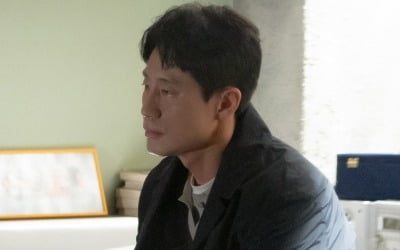 '영혼수선공' 신하균, 징계 이후 근황 포착 '공허한 눈빛'