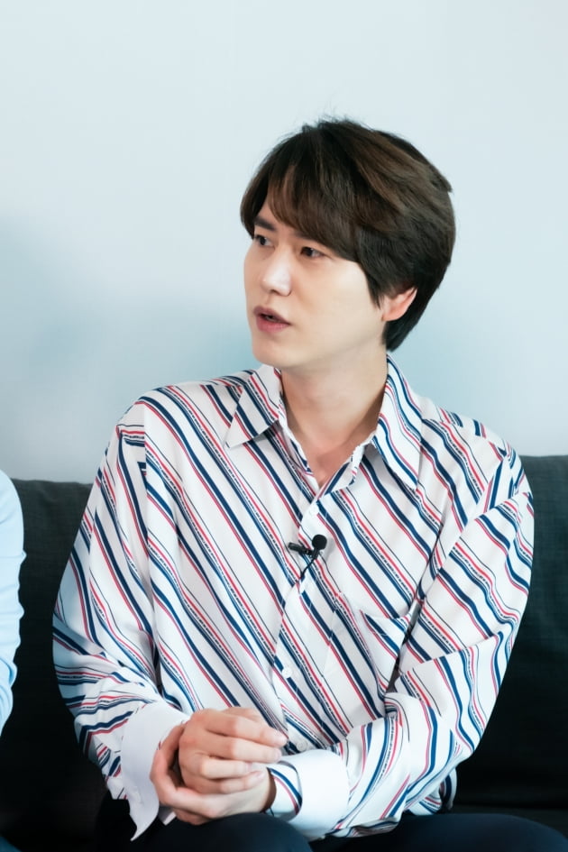 그룹 슈퍼주니어의 규현이 19일 오후 온라인 생중계된 올리브 새 예능 ‘집쿡라이브’ 제작발표회에 참석해 이야기를 하고 있다. /사진제공=올리브
