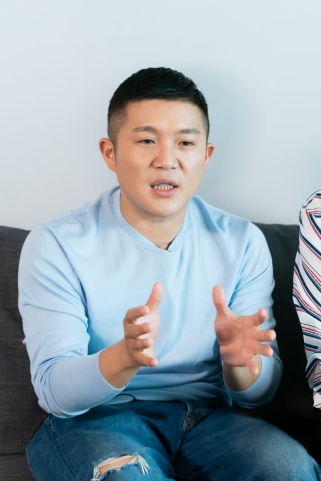 개그맨 조세호가 19일 오후 온라인 생중계된 올리브 새 예능 ‘집쿡라이브’ 제작발표회에 참석해 프로그램의 장점을 말하고 있다. /사진제공=올리브