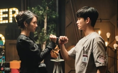 '사이코지만 괜찮아' 김수현X서예지, 비주얼도 텐션도 '美'쳤다