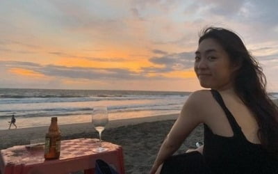 "오랜만이에요" 이연희, 결혼 후 첫 근황…해변에 앉아 '활짝'