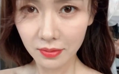 손예진, 39살 맞아?…클로즈업에도 굴욕 없는 '동안 미모'