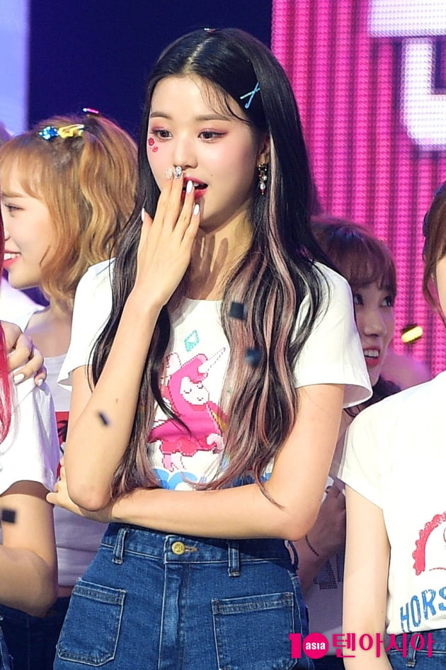 [TEN 포토] 아이즈원 장원영, 1위 발표에 '어머나'