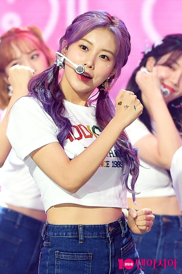 [TEN 포토] 아이즈원 강혜원 '만화 찢고 나온 비주얼'
