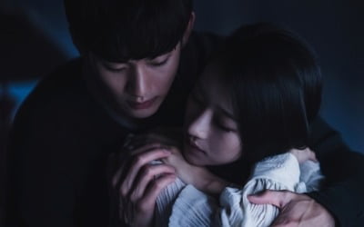 '사이코지만 괜찮아' 김수현X서예지, 백허그 포착 '심쿵'