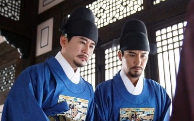 "수염도 잘 어울리네"…영탁X장민호, 조선 관료로 변신