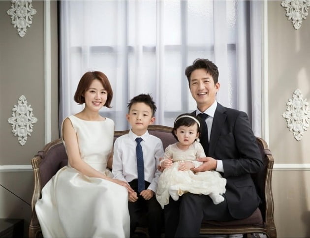 정준호-이하정의 가족사진이 공개됐다. / 사진=이하정 인스타그램