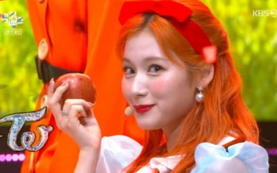 '뮤직뱅크' 트와이스, 상반기 결산서 백설공주+마녀 분장