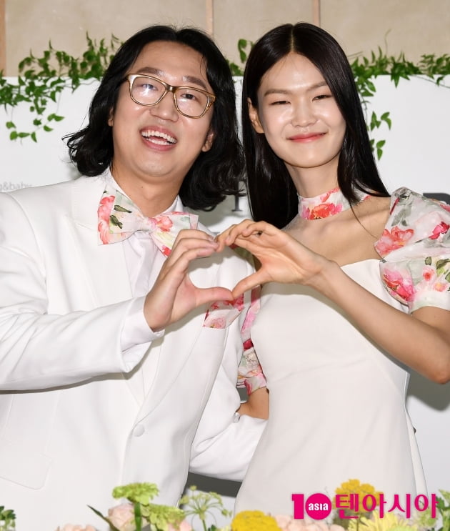 [TEN 포토] 김경진-전수민 '행복하게 살겠습니다' (결혼식 기자회견)