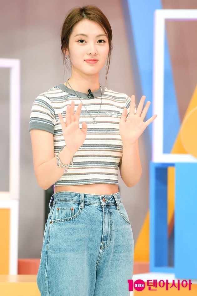 [TEN 포토] 위키미키 루시 '청초한 인사'