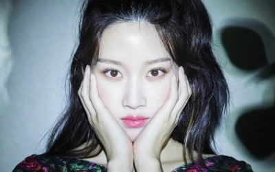 문가영 "칭찬에 휘둘리지 않을 것"…몽환적 매력 [화보]