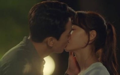 "사랑해요"…'저녁 같이 드실래요' 송승헌♥서지혜, 안방 달군 첫 키스