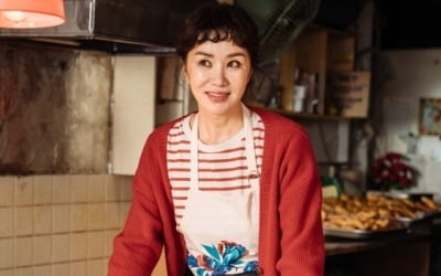 '오케이 마담' 엄정화, 러블리+카리스마…한계 없는 도전의 아이콘
