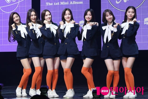 그룹 위클리의 수은(왼쪽부터), 조아, 이재희, 수진, 지한, 신지윤, 먼데이
/ 이승현 기자 lsh87@