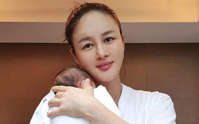 김미연 "보고 있어도 보고싶은 내 아가"…행복한 초보맘