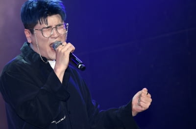 [TEN 포토] 신용재 '용재신의 폭팔적인 고음'(디어 쇼케이스)