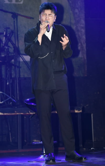 [TEN 포토] 신용재 '더블 타이틀곡 첫줄과 별이온다'(디어 쇼케이스)