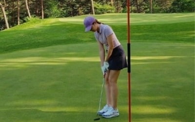 성유리, ♥안성현이 찍어줬나…골프 치마+땋은 머리도 '찰떡 소화'